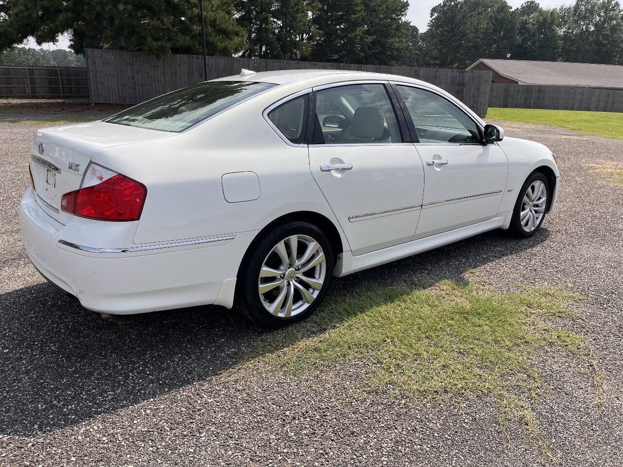 Used 2008 INFINITI M35 w/ Technology Pkg RWD image 3