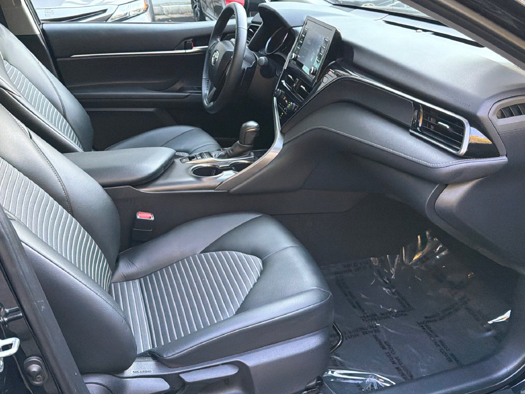 Used 2024 Toyota Camry SE w/ Convenience Package FWD image 11