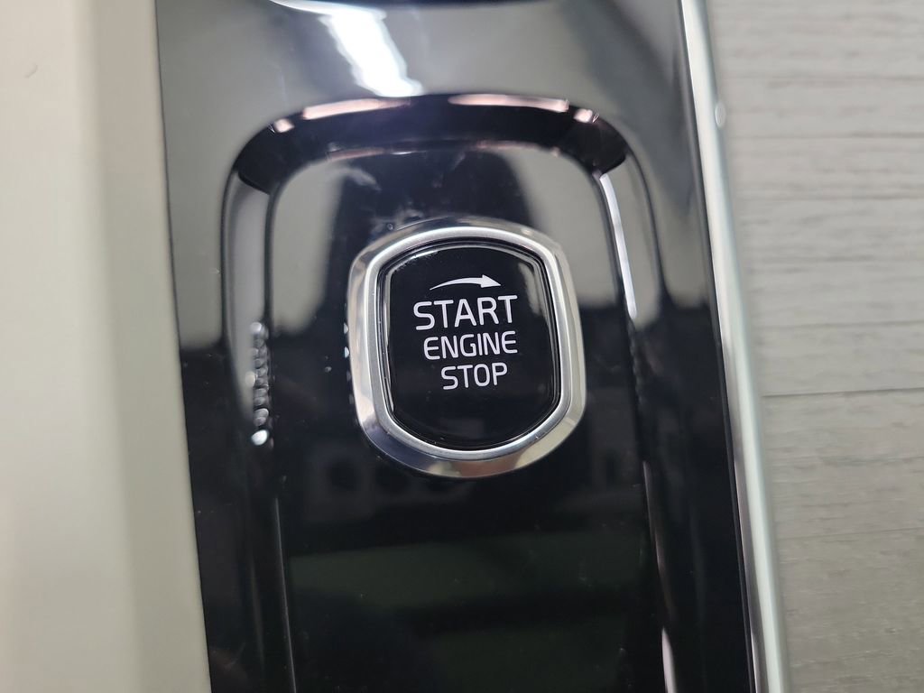 New 2026 Volvo V60 B5 Cross Country Plus w/ Protection Package Premier image 32