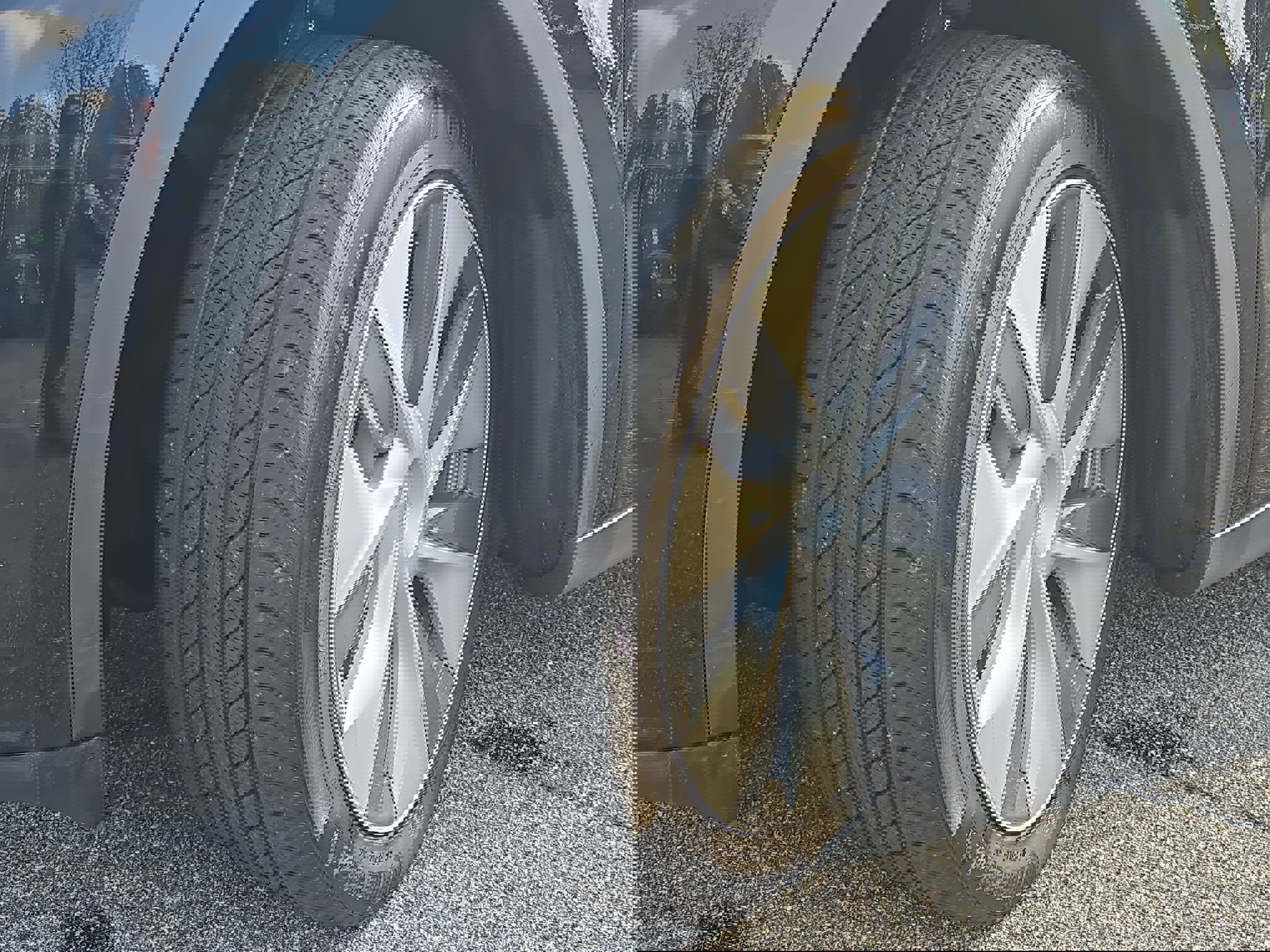 Used 2023 Tesla Model Y Long Range image 33