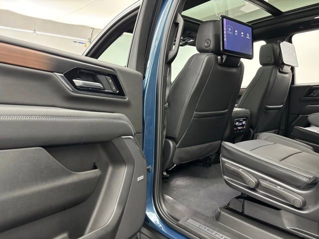 New 2026 GMC Yukon XL Denali w/ Denali Reserve Package image 47