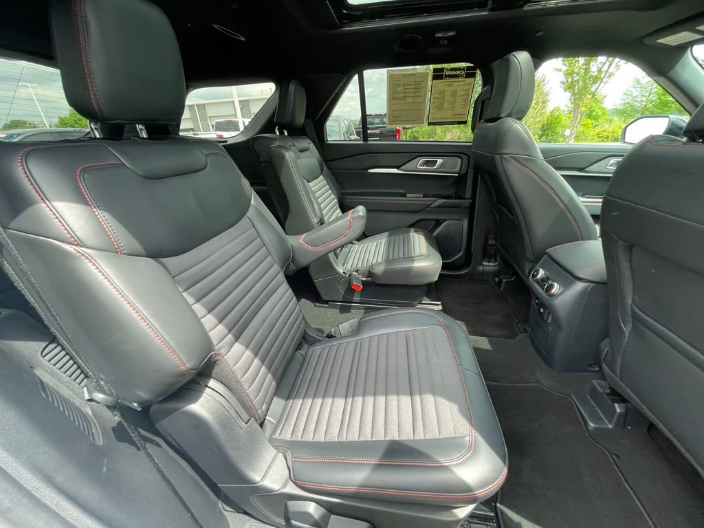 Used 2025 Ford Explorer ST-Line w/ Premium Package image 26
