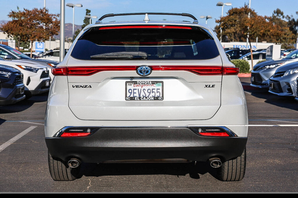 Certified 2023 Toyota Venza XLE AWD/4WD image 22