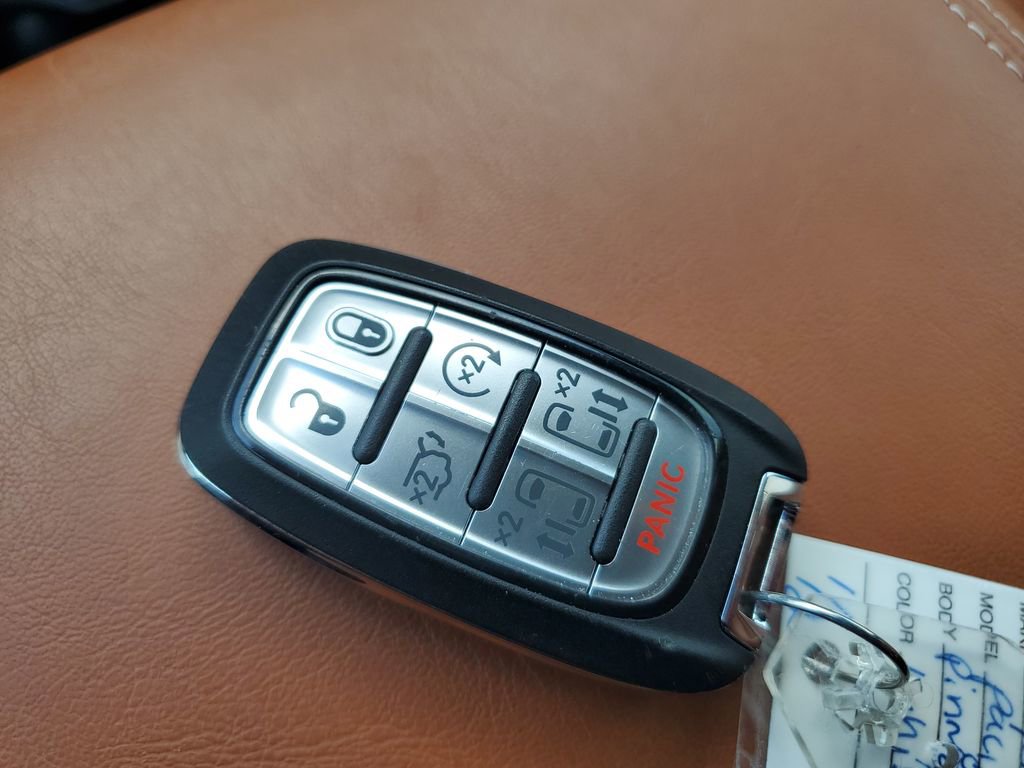 Used 2024 Chrysler Pacifica Pinnacle w/ Trailer Tow Group image 28