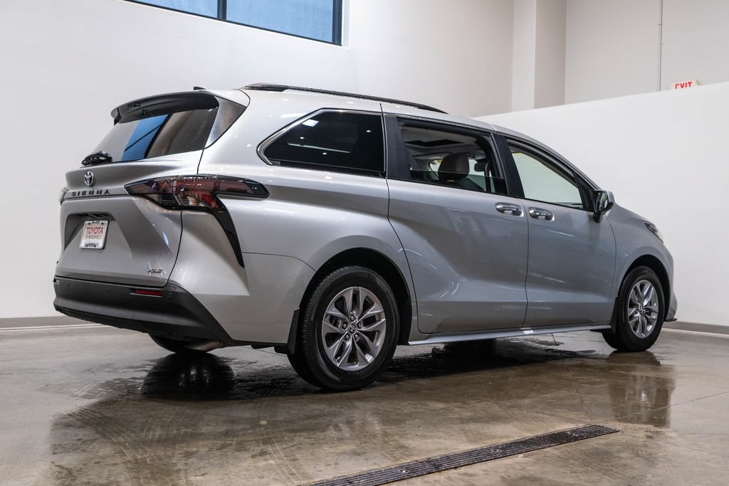 Certified 2025 Toyota Sienna XLE w/ XLE Plus Package FWD image 9