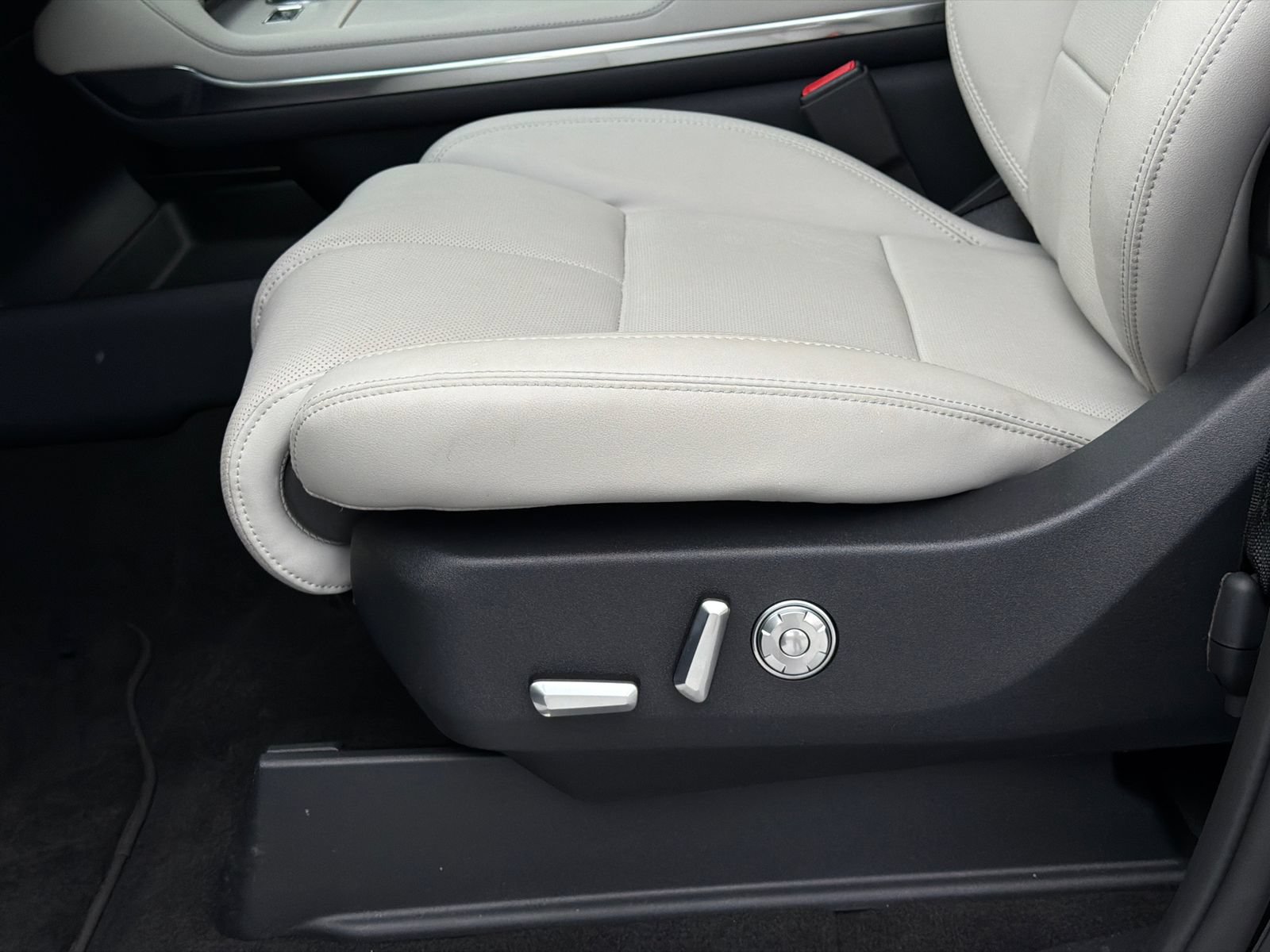 New 2026 Lincoln Navigator L Reserve AWD/4WD image 17