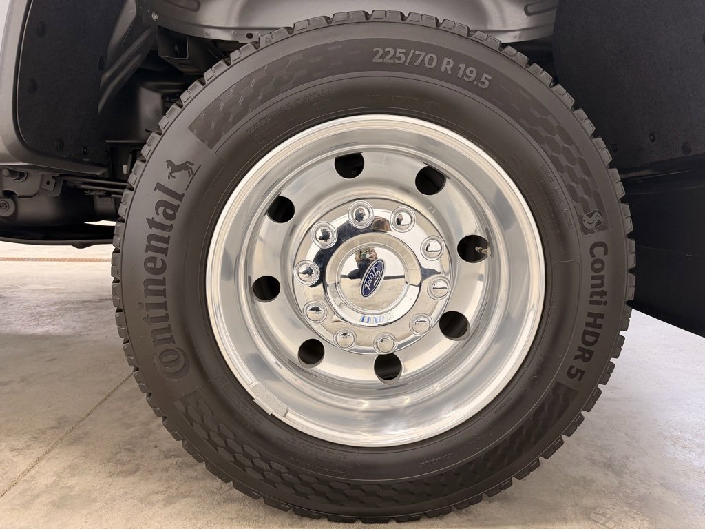 Used 2025 Ford F450 Platinum w/ FX4 Off-Road Package image 17