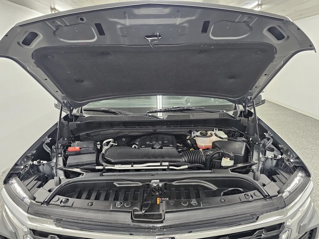Used 2024 Chevrolet Silverado 1500 LT AWD/4WD image 12