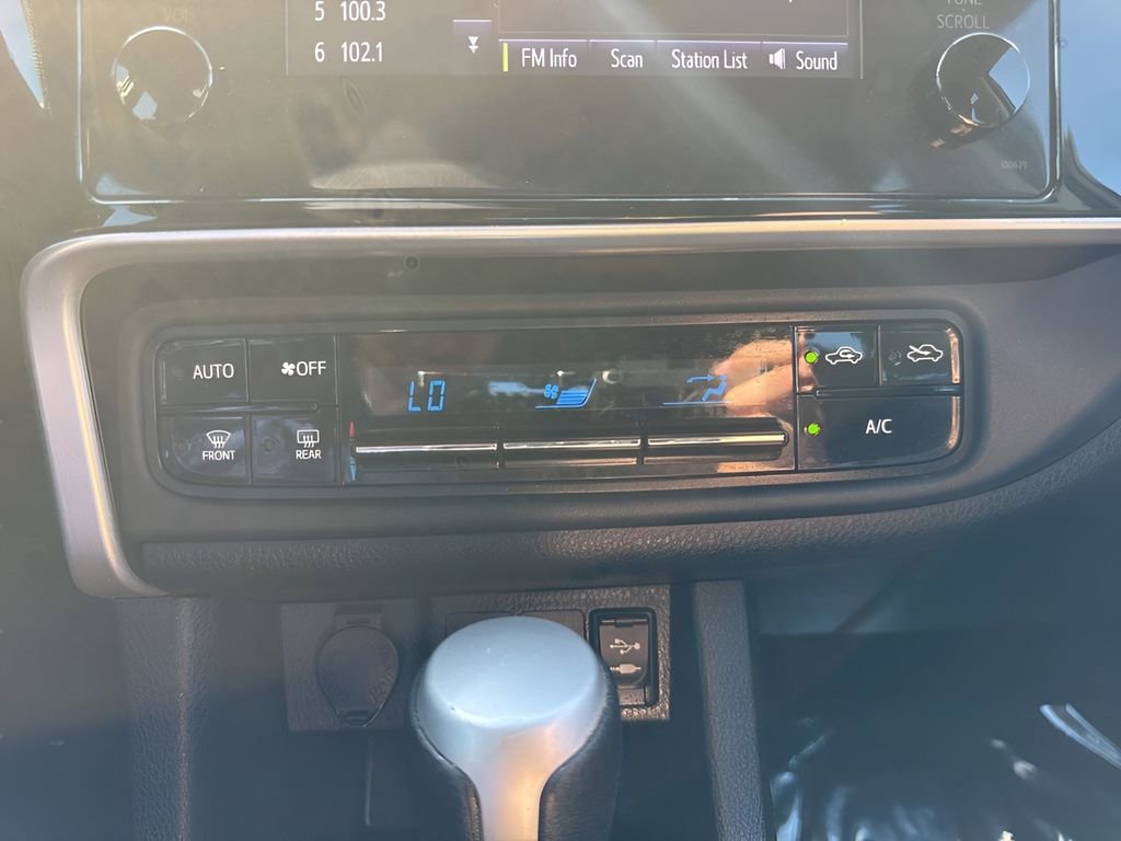 Used 2019 Toyota Corolla LE image 17
