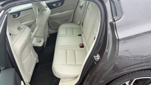 Used 2024 Volvo S60 B5 Core image 12