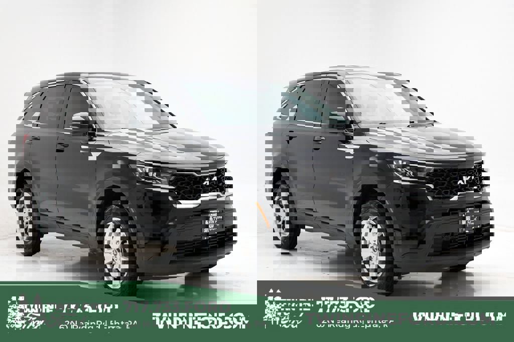 Used 2023 Kia Sorento LX image 1