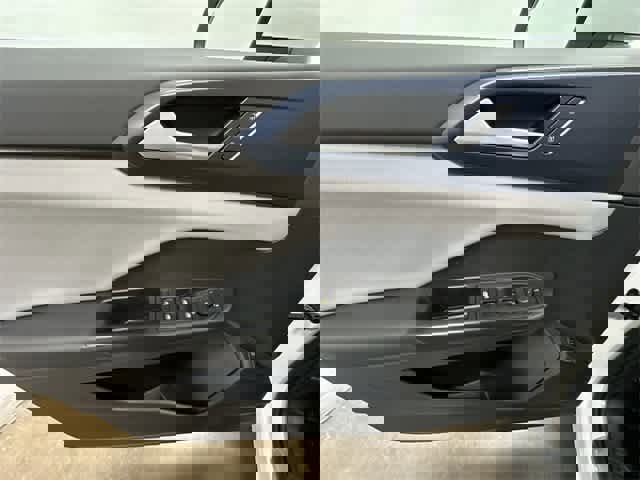 Certified 2022 Volkswagen Taos SE image 18