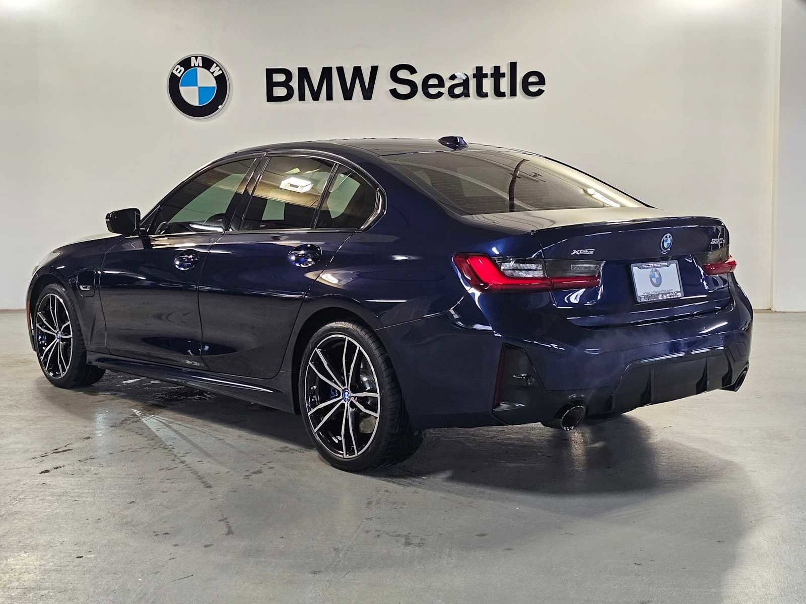 Used 2023 BMW 330e xDrive w/ M Sport Package image 4