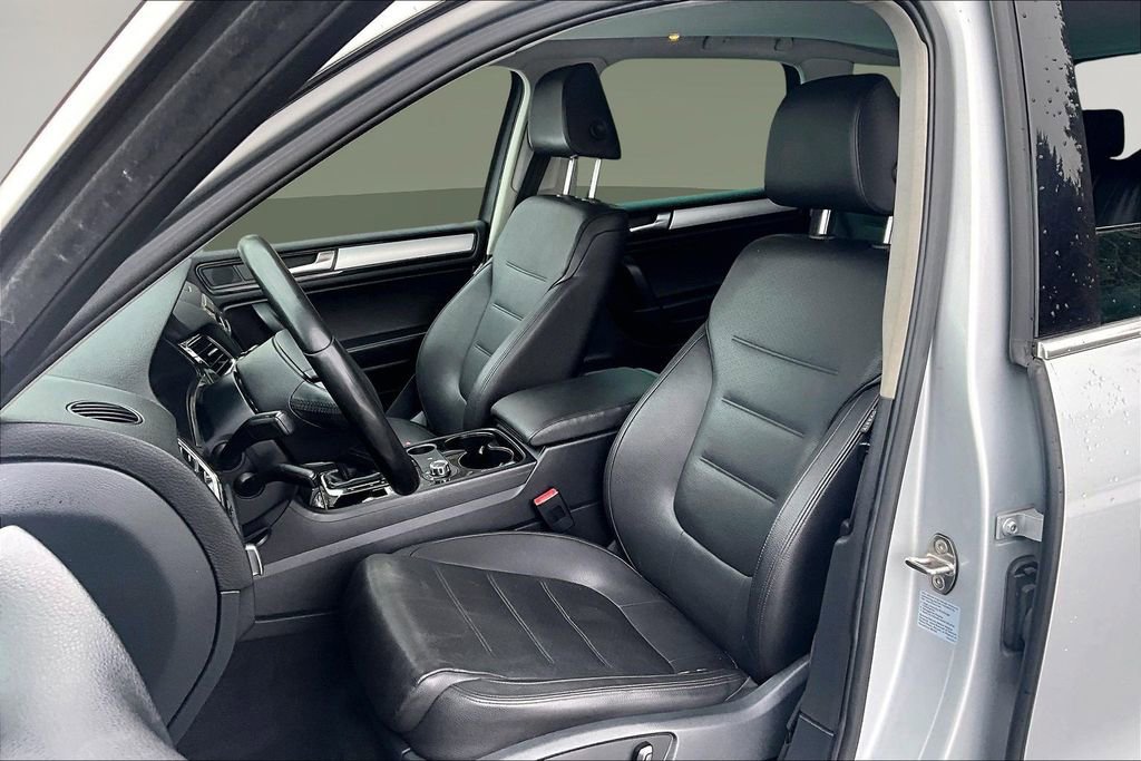 Used 2013 Volkswagen Touareg VR6 image 22