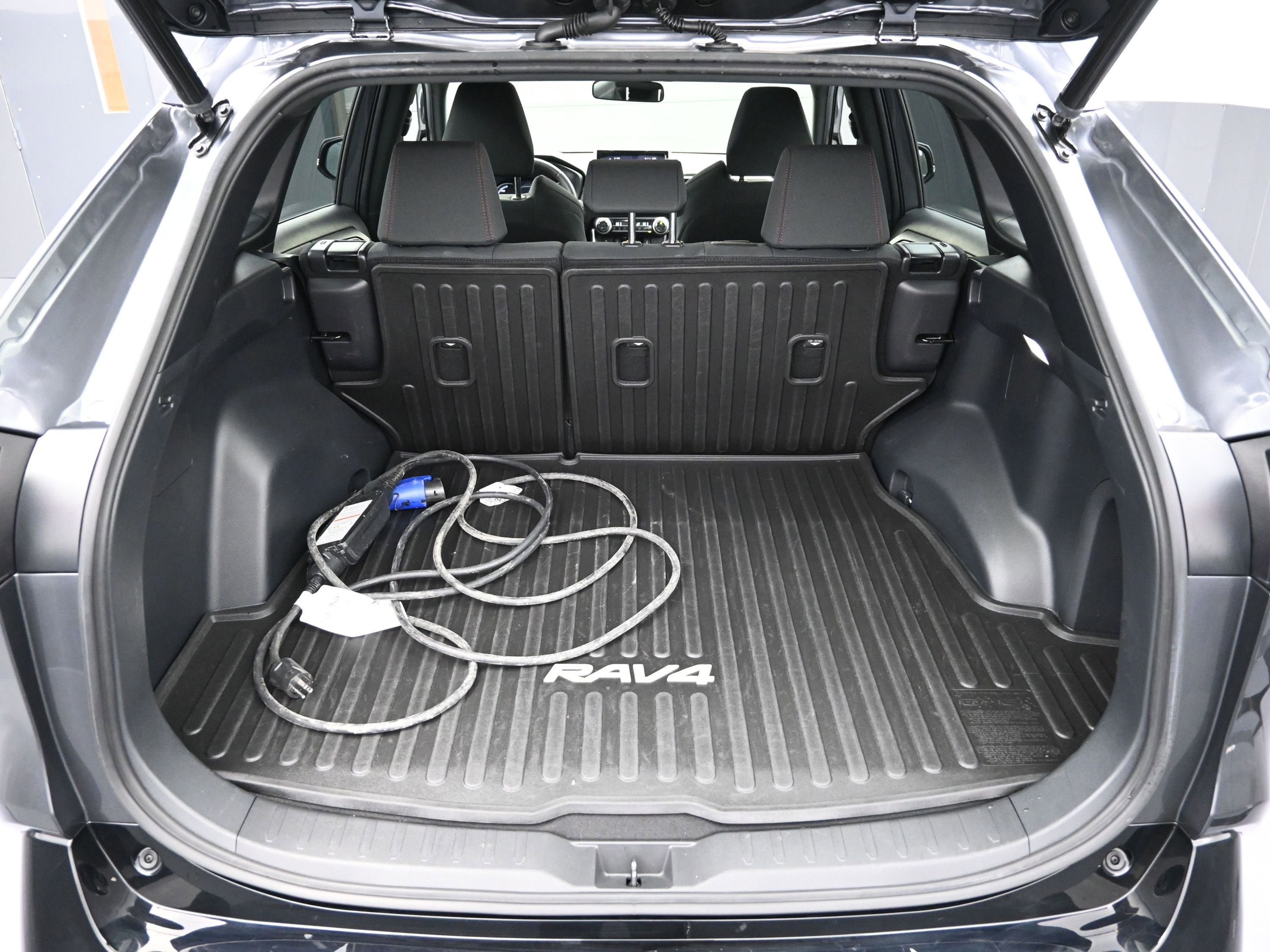 Used 2023 Toyota RAV4 SE w/ Weather & Moonroof Package AWD/4WD image 30