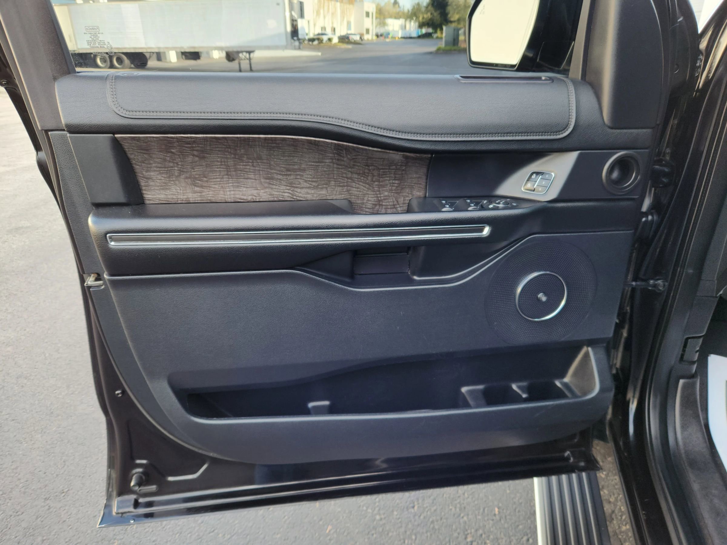 Used 2019 Ford Expedition Max Limited AWD/4WD image 8