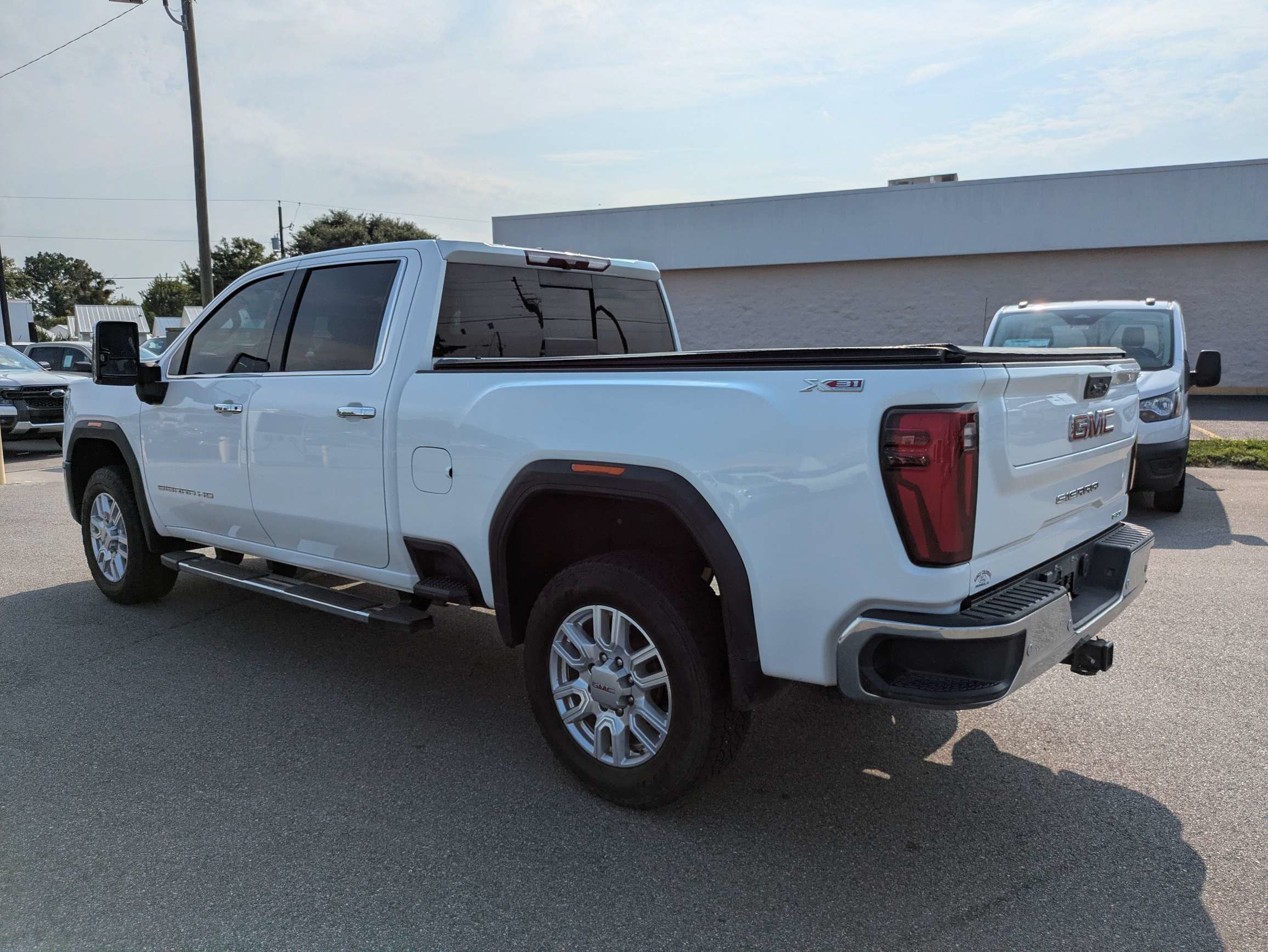 Used 2024 GMC Sierra 2500 SLT w/ SLT Premium Package AWD/4WD image 6
