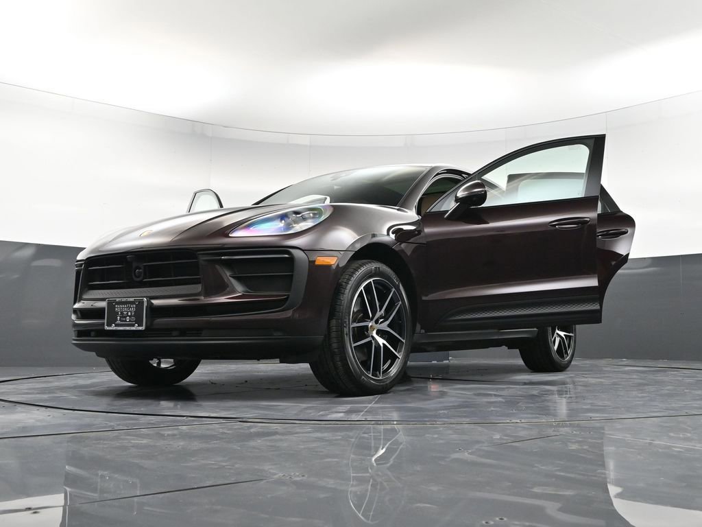 Certified 2025 Porsche Macan image 38