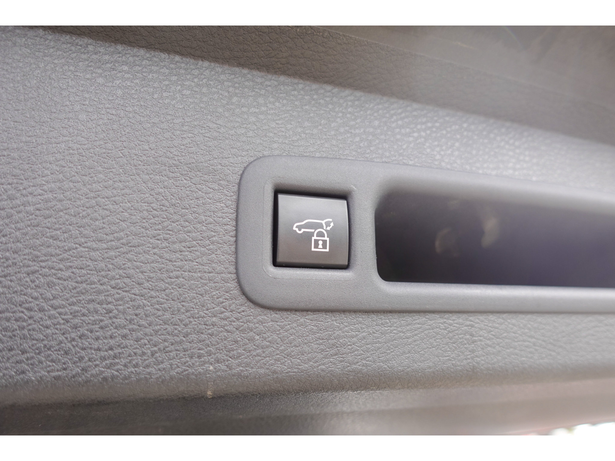 Certified 2025 Toyota Sienna XLE FWD image 26