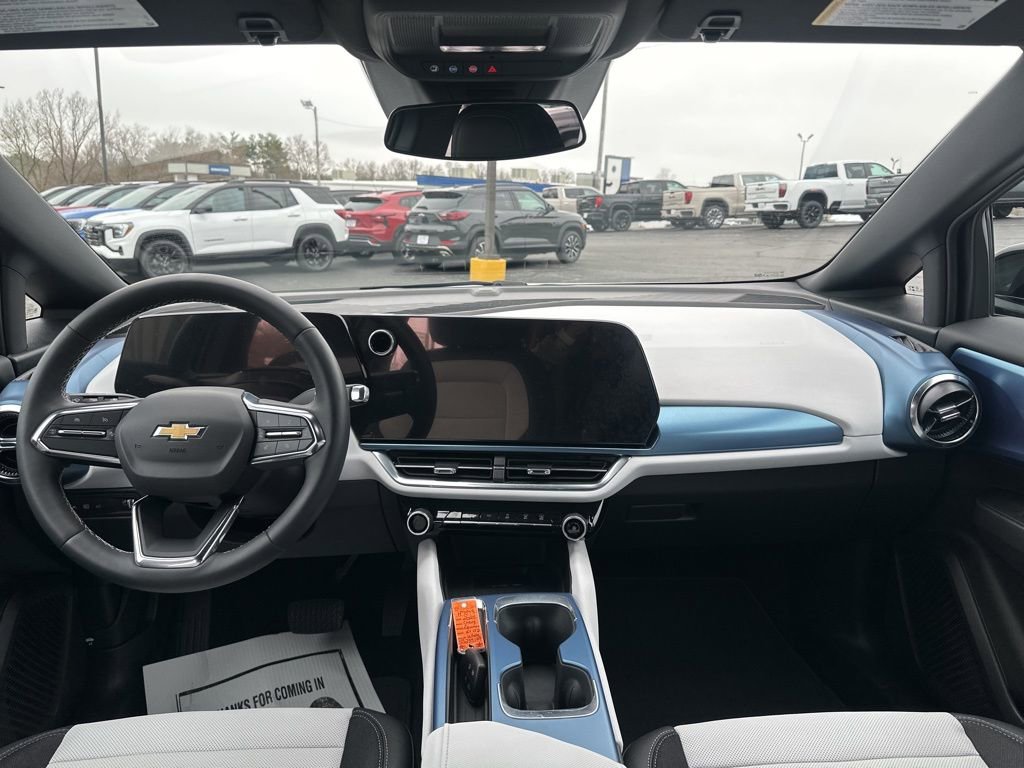 Used 2025 Chevrolet Equinox EV LT image 12