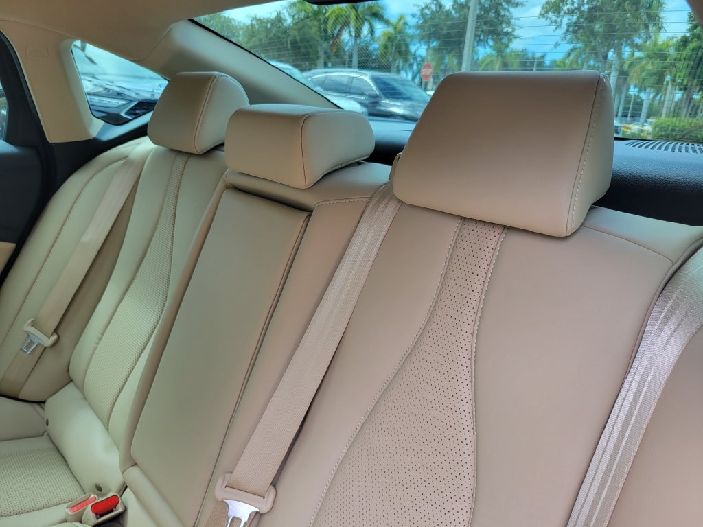 Used 2025 Acura TLX w/ Technology Package FWD image 12