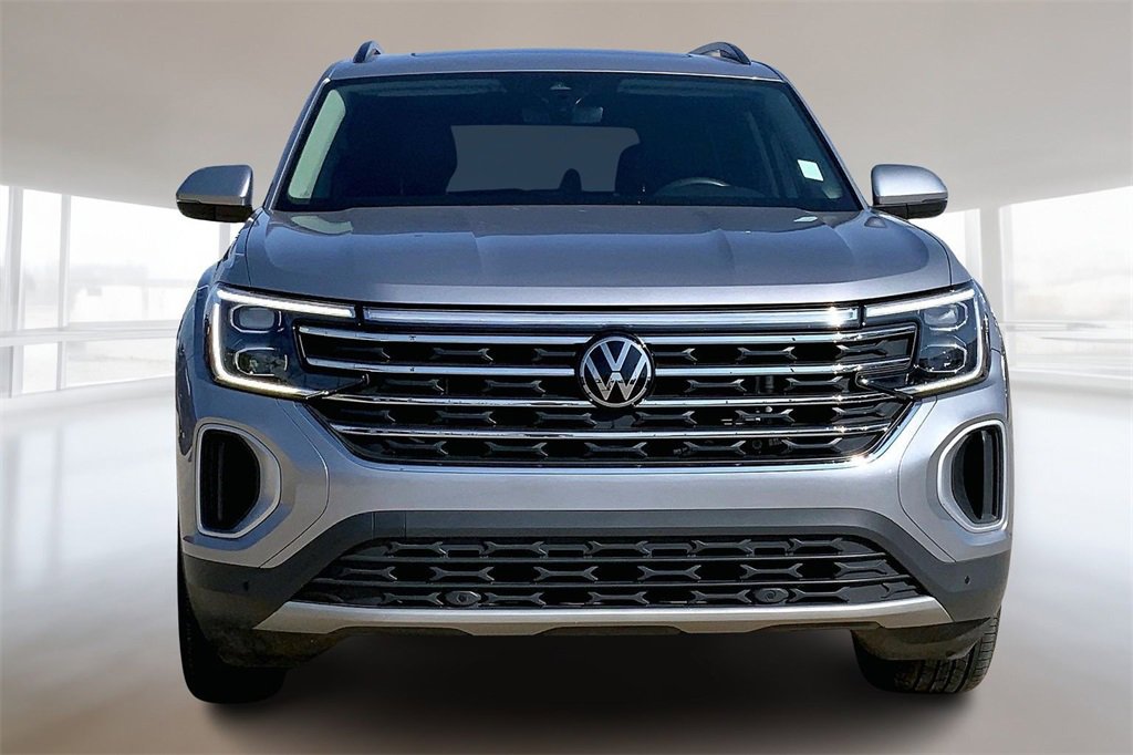 Used 2024 Volkswagen Atlas SE image 3
