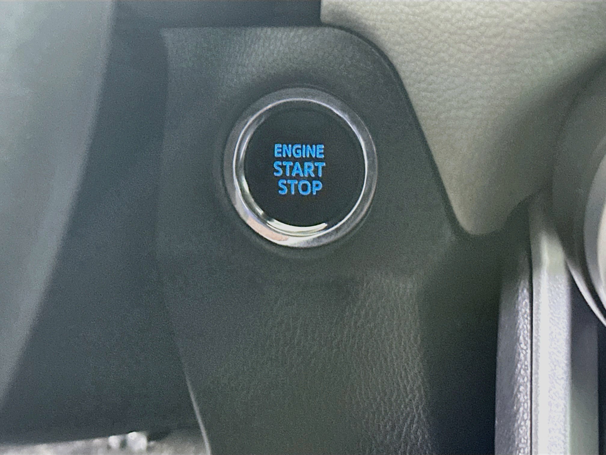 Used 2021 Toyota RAV4 XLE w/ Convenience Package FWD image 20