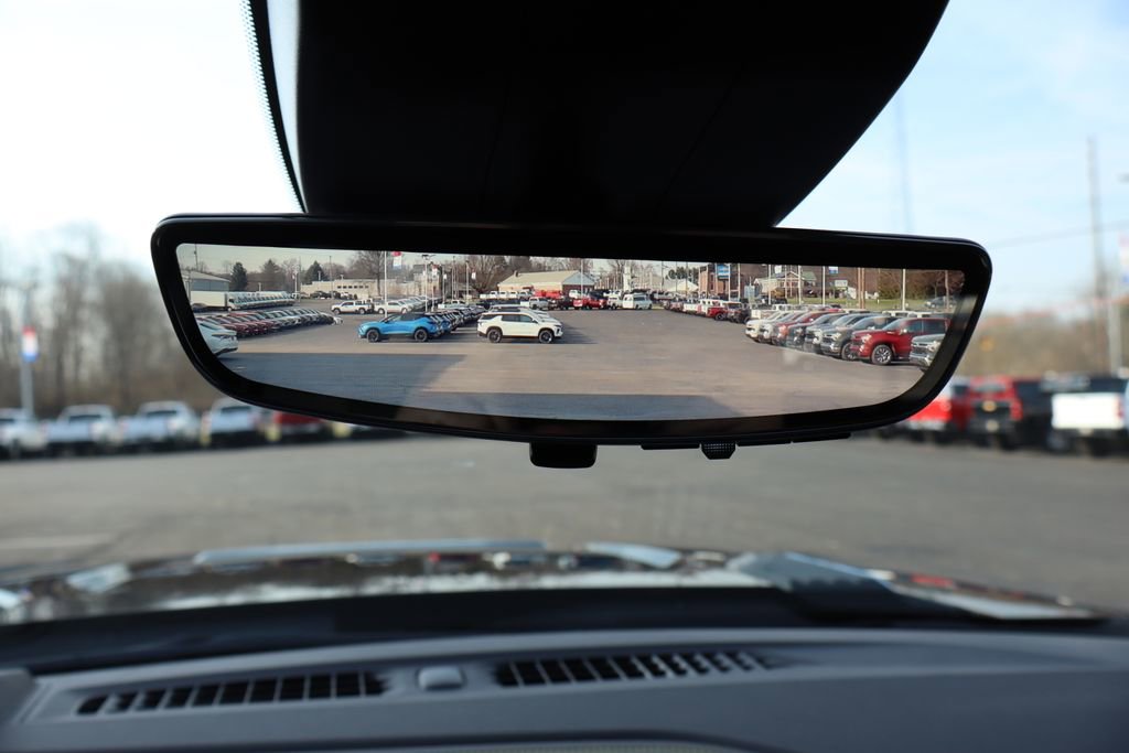 Used 2025 Chevrolet Silverado 2500 ZR2 w/ Technology Package image 16