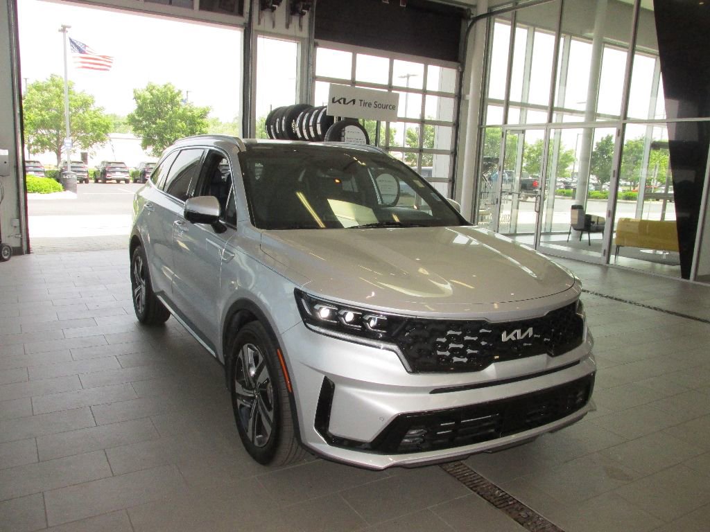 Used 2022 Kia Sorento SX Prestige w/ Panoramic Sunroof Package image 2