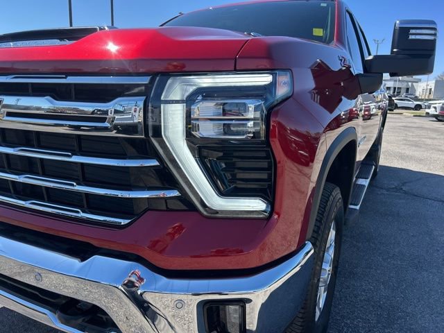 Used 2025 Chevrolet Silverado 2500 LTZ w/ LTZ Convenience Package image 9
