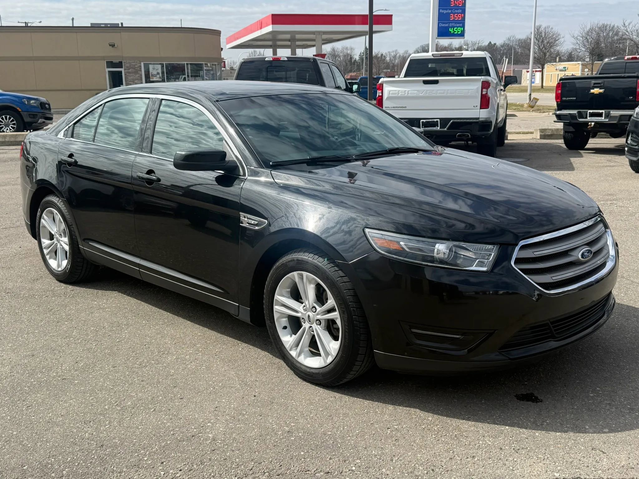 Used 2015 Ford Taurus SEL w/ Equipment Group 201A image 3