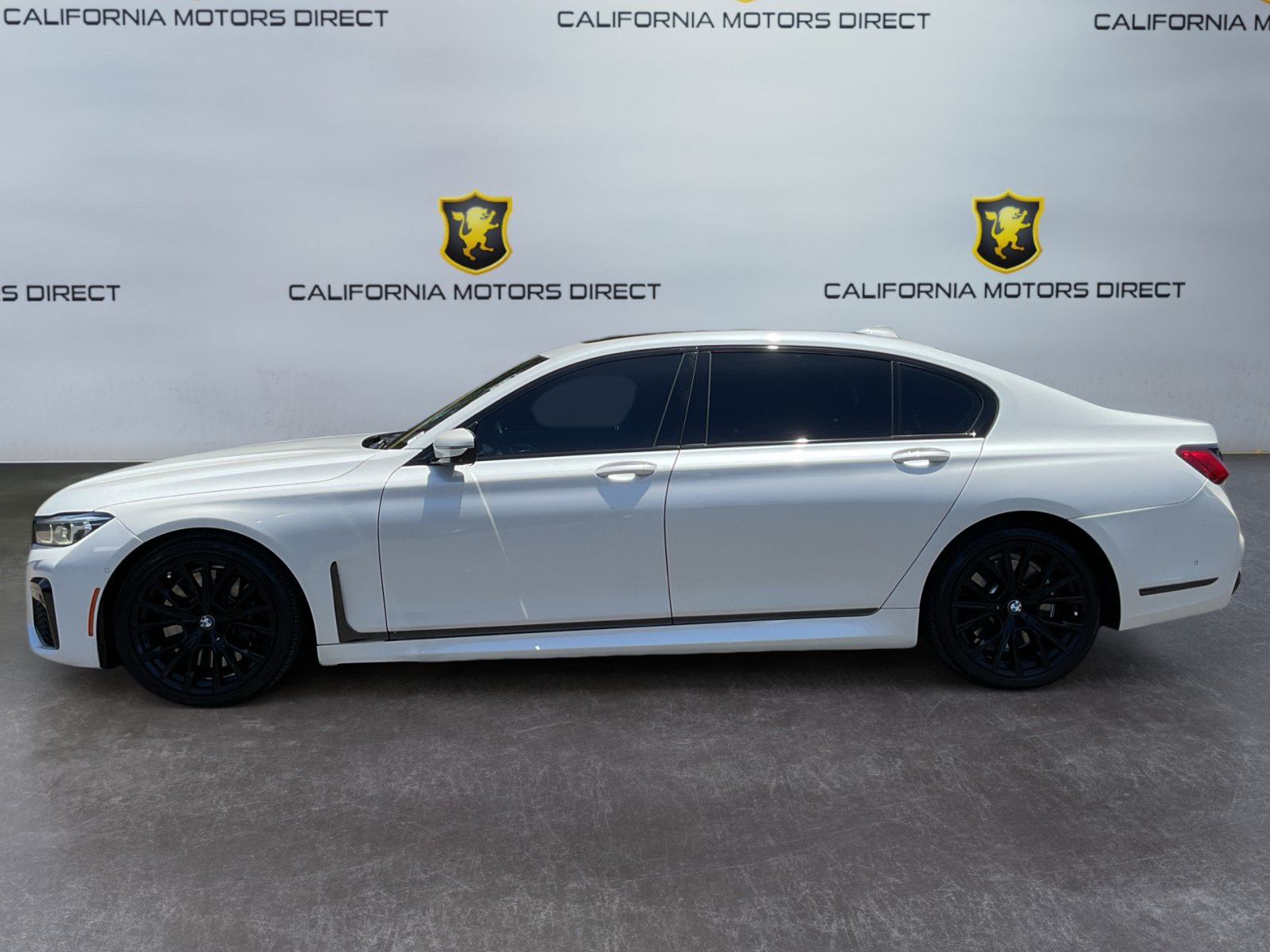 Used 2022 BMW 740i w/ M Sport Package RWD image 8