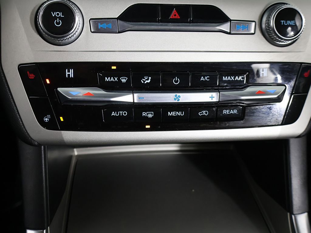 Used 2021 Ford Explorer XLT w/ Equipment Group 202A AWD/4WD image 48