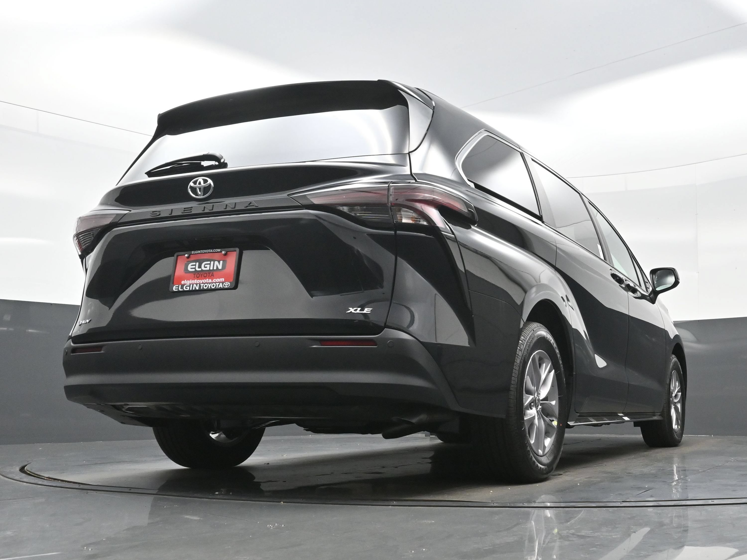 Used 2026 Toyota Sienna XLE FWD image 33