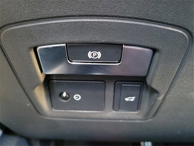 Used 2018 Land Rover Range Rover Velar R-Dynamic SE image 31