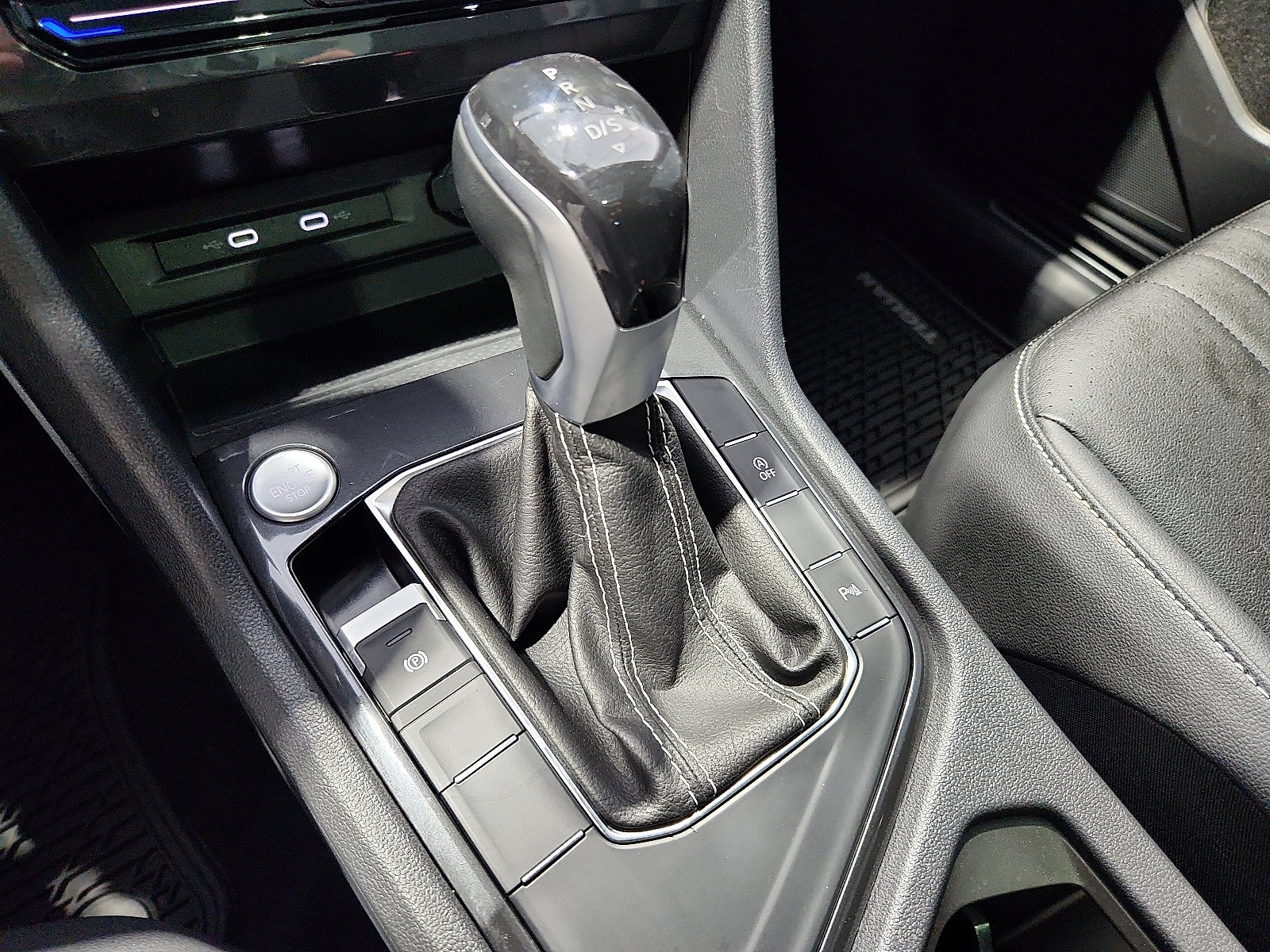 Certified 2023 Volkswagen Tiguan SE R-Line FWD image 15