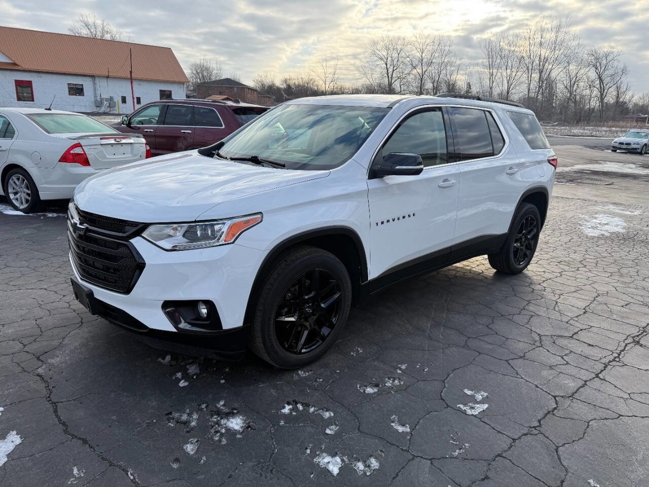 Used 2021 Chevrolet Traverse LT w/ LPO, Blackout Package image 3