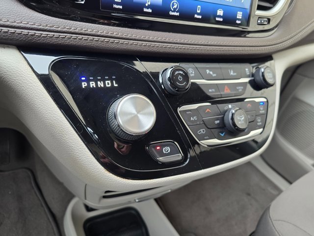 Used 2021 Chrysler Pacifica Touring image 28