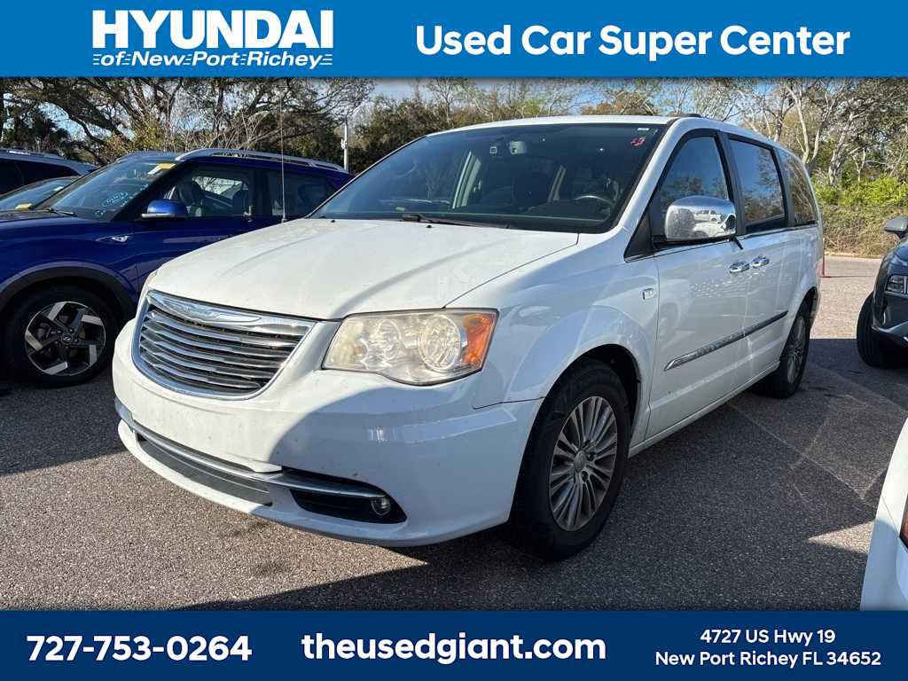 Used 2014 Chrysler Town & Country Touring-L image 1
