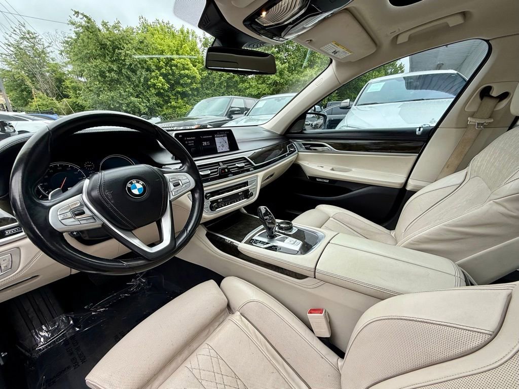 Used 2018 BMW 740i RWD image 18