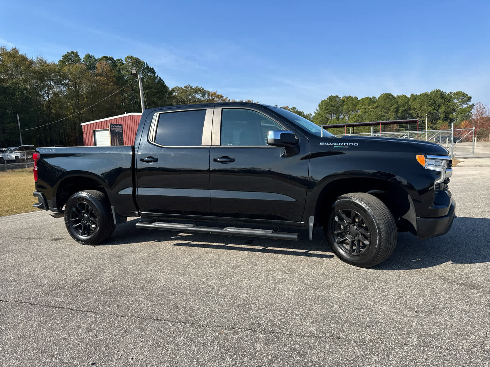 Used 2023 Chevrolet Silverado 1500 LT image 9