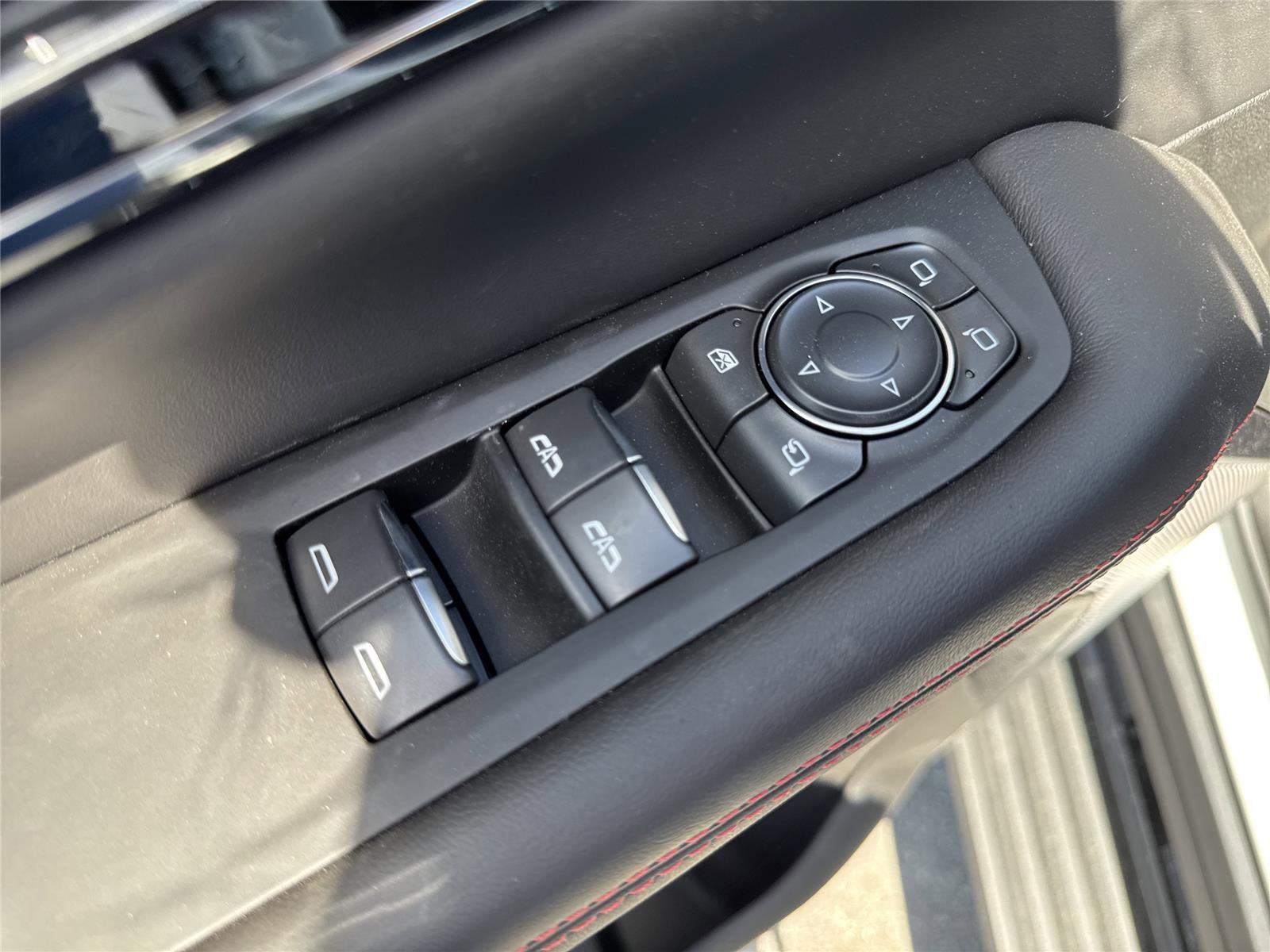 New 2026 GMC Yukon AT4 Ultimate w/ LPO, Floor Liner Package AWD/4WD image 34