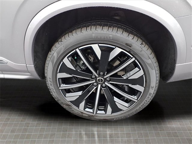 New 2026 Volvo XC90 B6 Plus w/ Protection Package Premier image 7