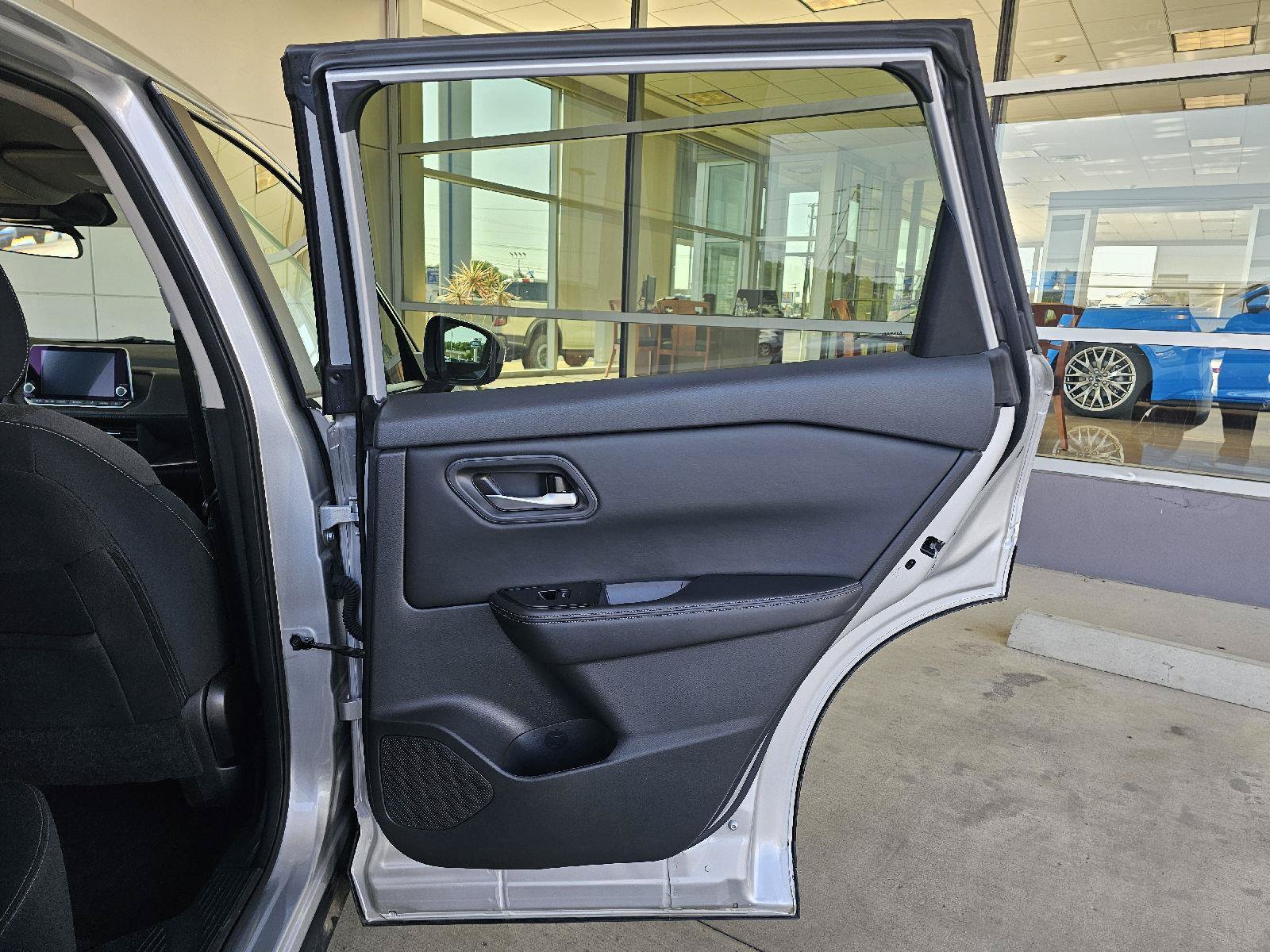 Used 2024 Nissan Rogue SV FWD image 13