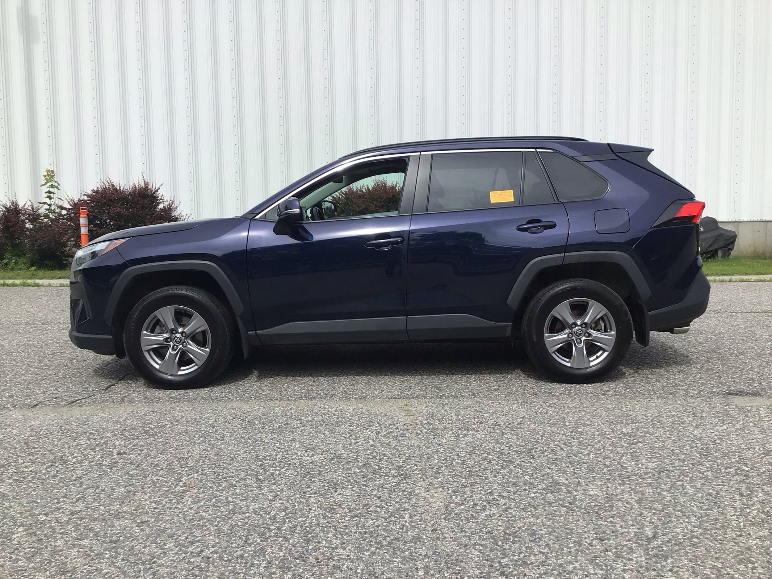 Used 2022 Toyota RAV4 XLE w/ Convenience Package AWD/4WD image 4