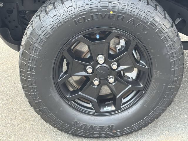 Used 2021 Jeep Gladiator Sport AWD/4WD image 17