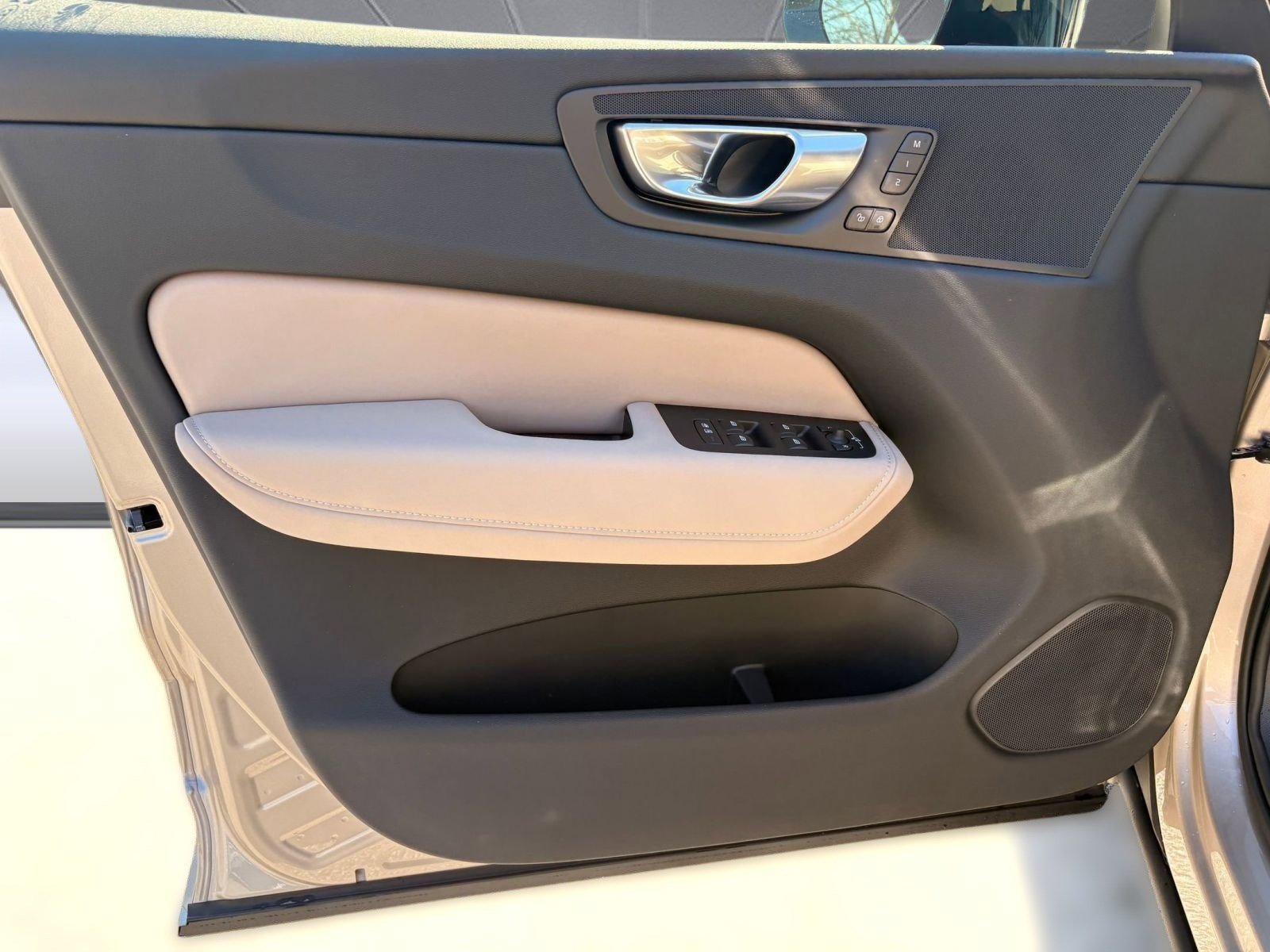 New 2026 Volvo XC60 B5 Plus w/ Climate Package image 21