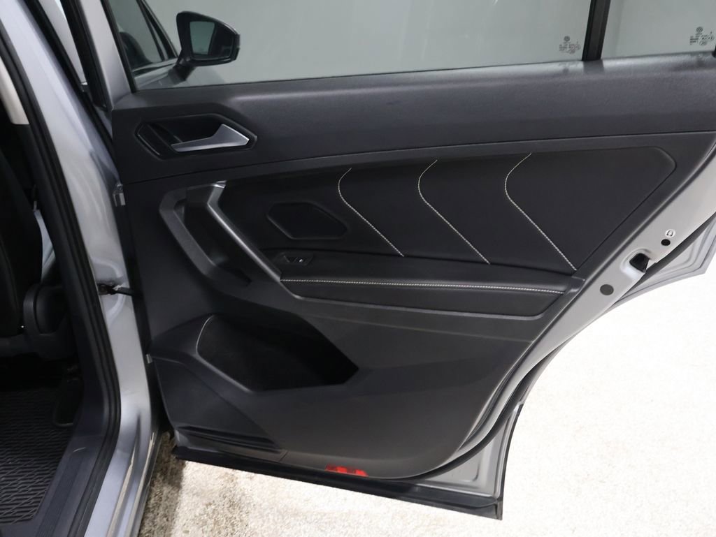 Used 2022 Volkswagen Tiguan SE image 22