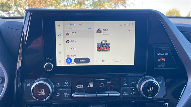 New 2026 Toyota Highlander XLE image 25