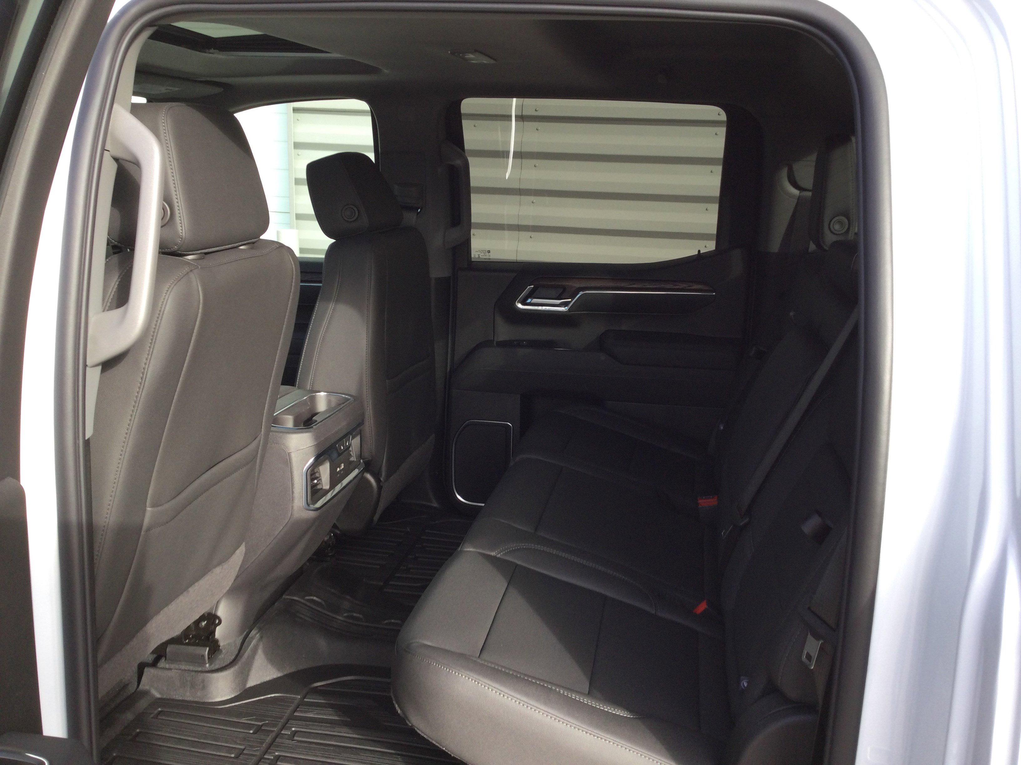 New 2026 GMC Sierra 1500 SLT w/ SLT Premium Plus Package image 8